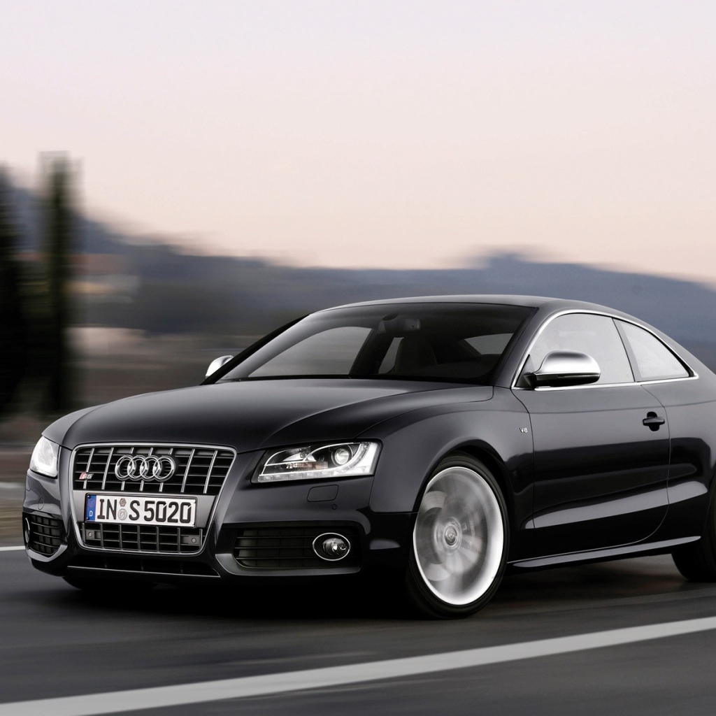 Красивый автомобиль Audi a5 в Москве