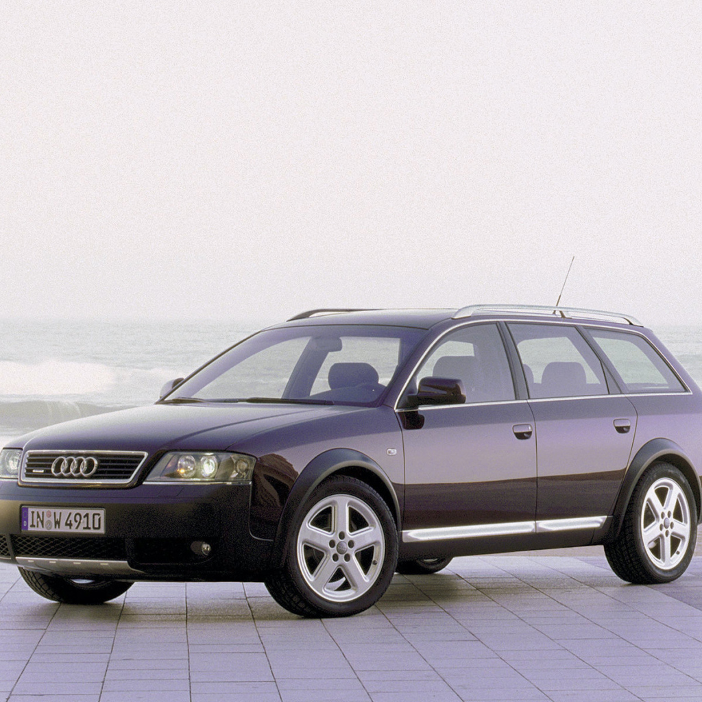 Красивый автомобиль Audi allroad в Москве