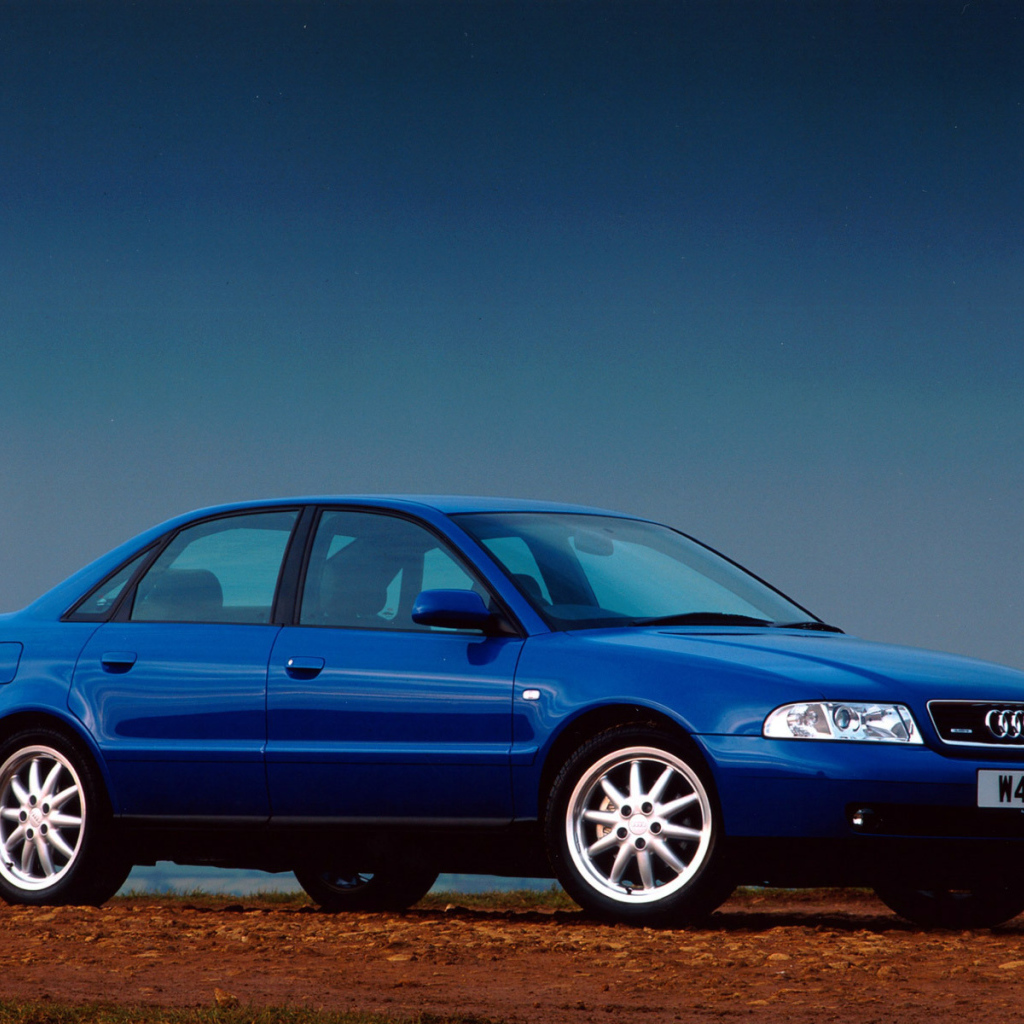 Красивый автомобиль Audi b5