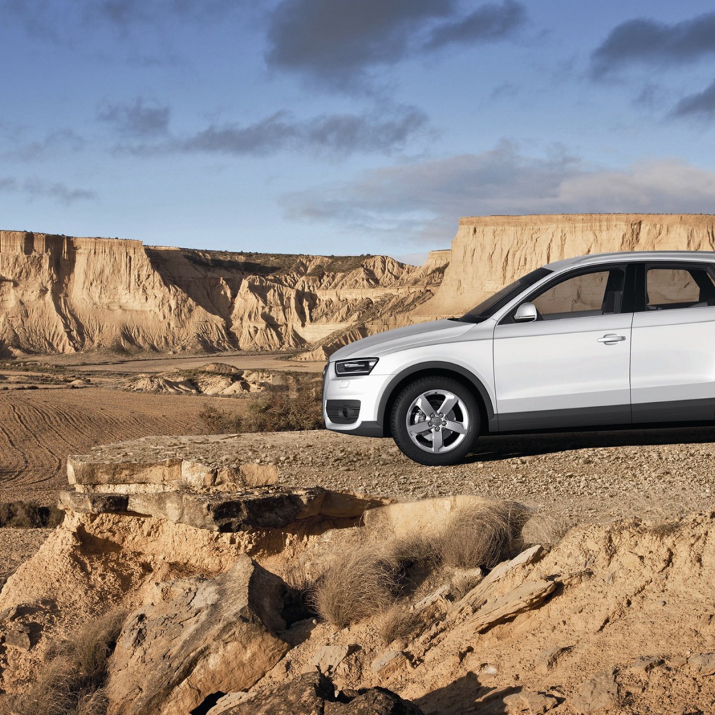 Красивый автомобиль Audi q3