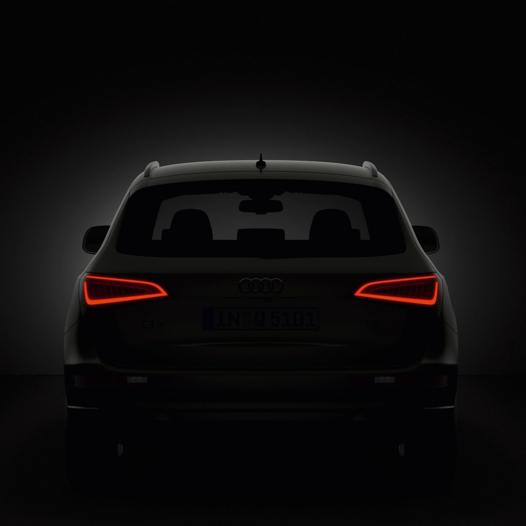 Красивый автомобиль Audi q5