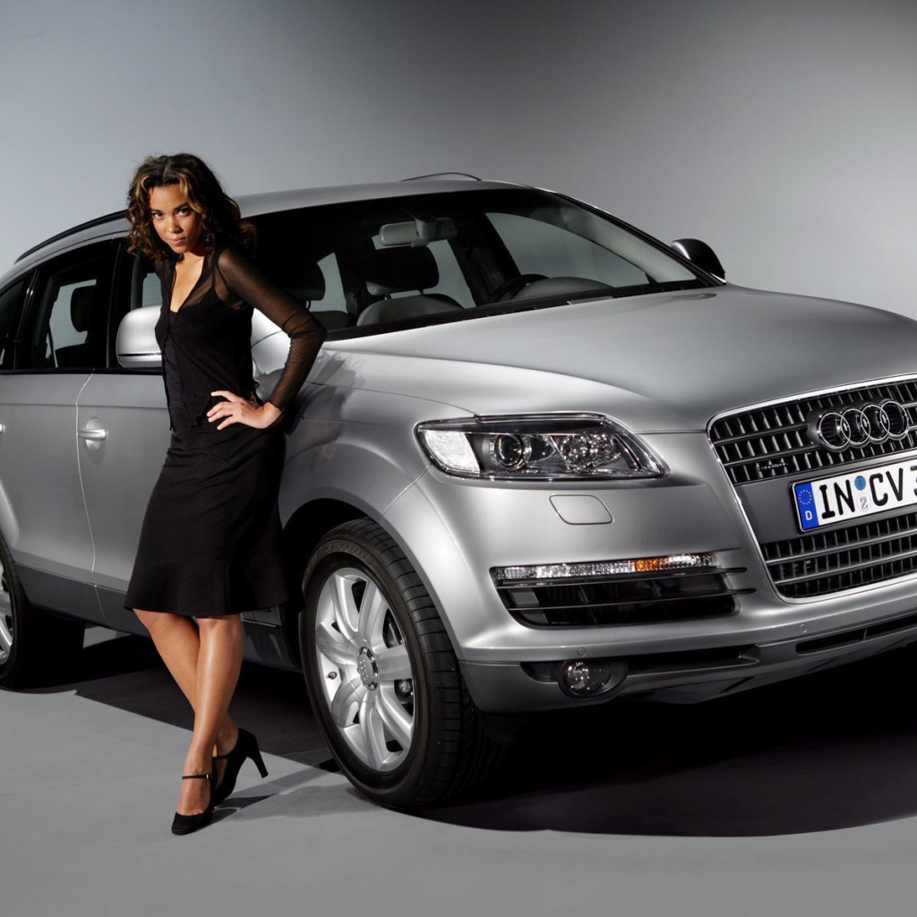 Красивый автомобиль Audi q7 в Москве