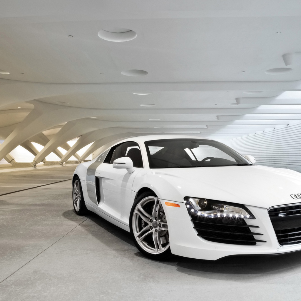 Красивый автомобиль Audi r8 в Москве