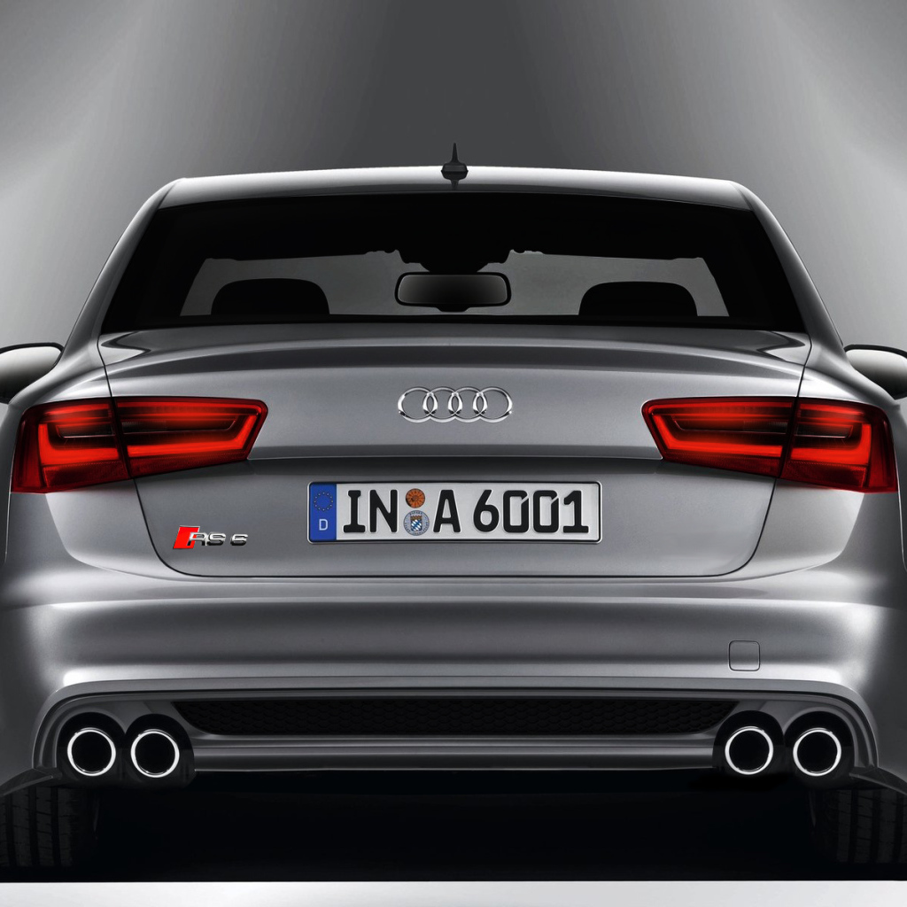 Красивый автомобиль Audi rs6