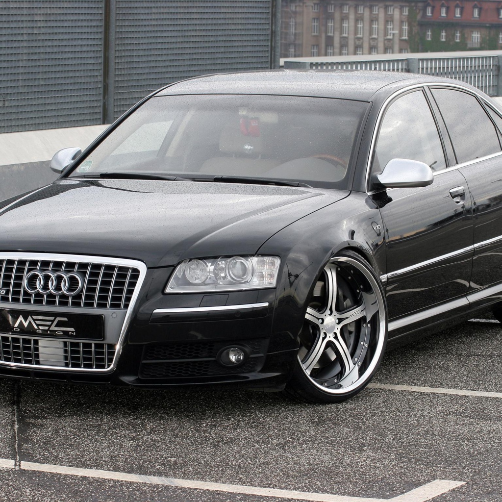 Красивый автомобиль Audi s8