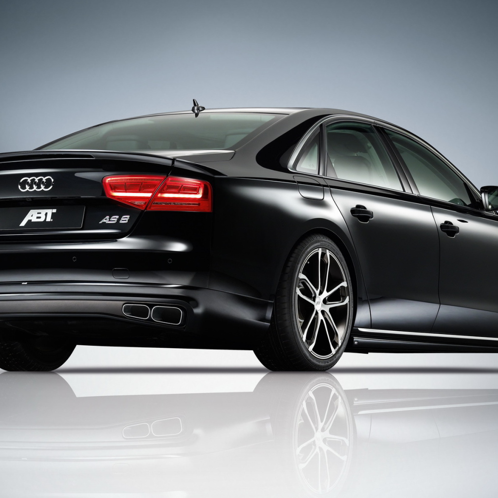 Автомобиль марки Audi модели a8