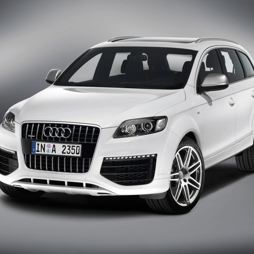 Автомобиль марки Audi модели q7