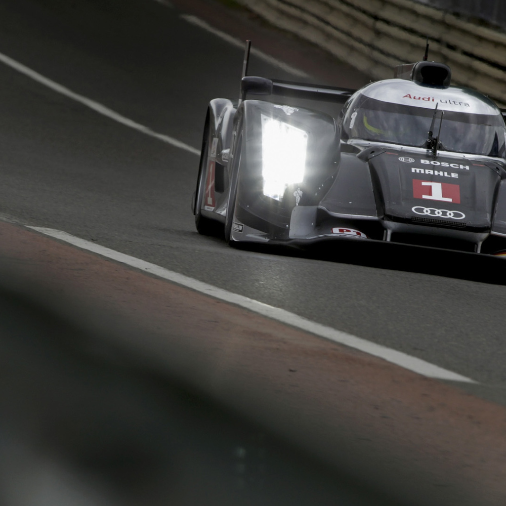 Автомобиль марки Audi модели tdi