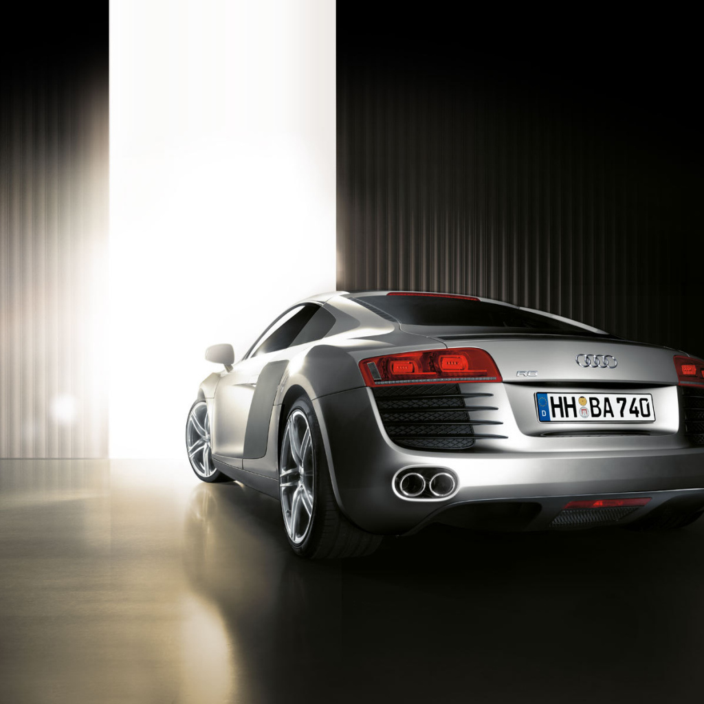 Автомобиль марки Audi модели r8