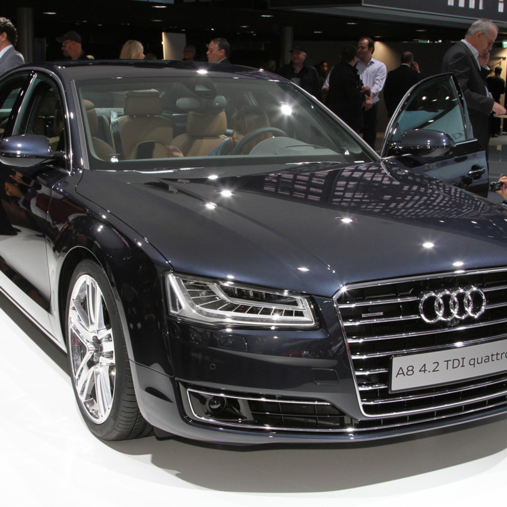 Новый автомобиль Audi A8 2014