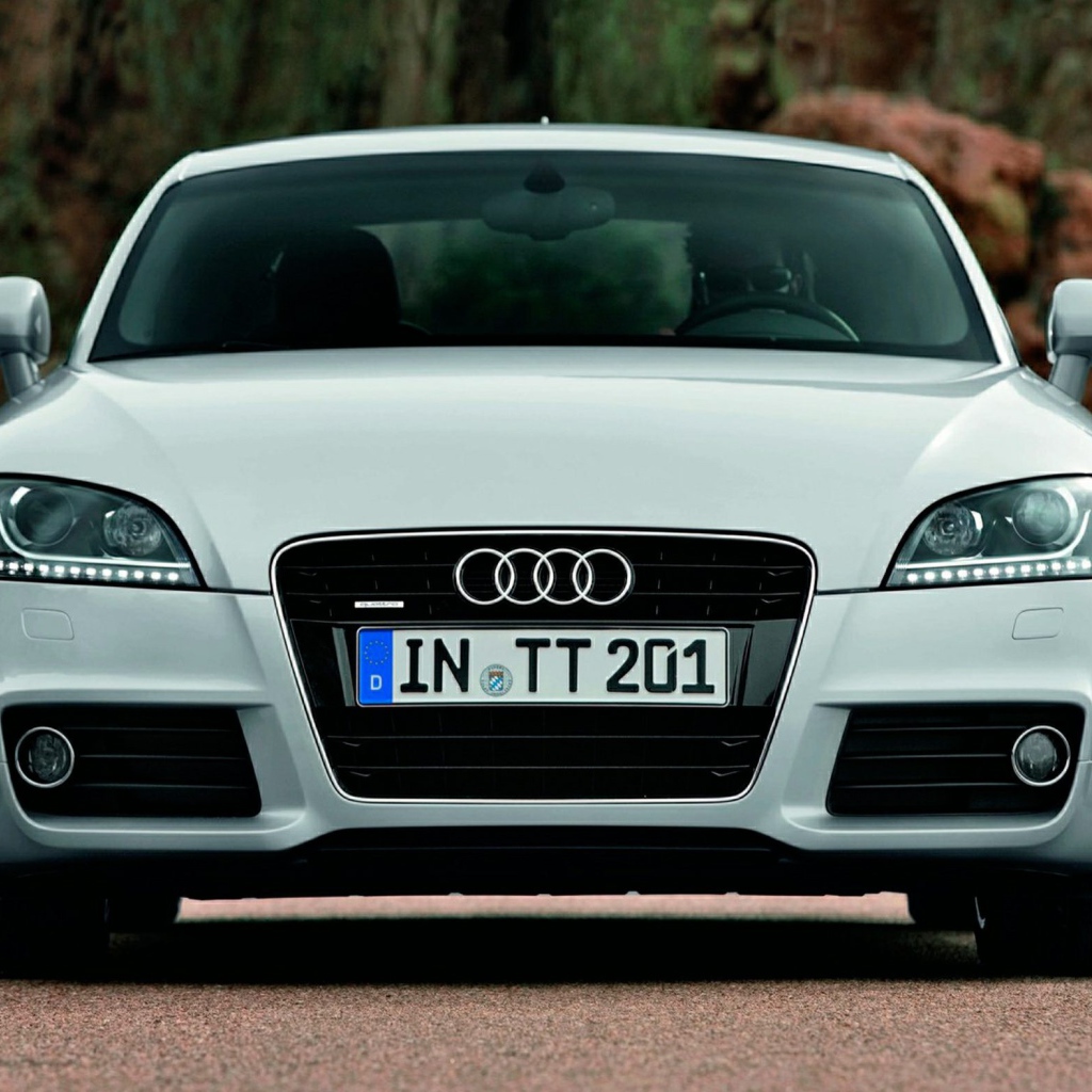 Новая машина Audi TT 2014 года