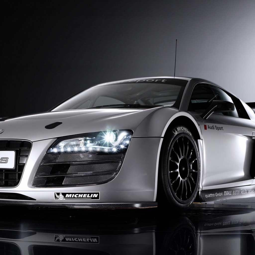 Новая машина Audi r8