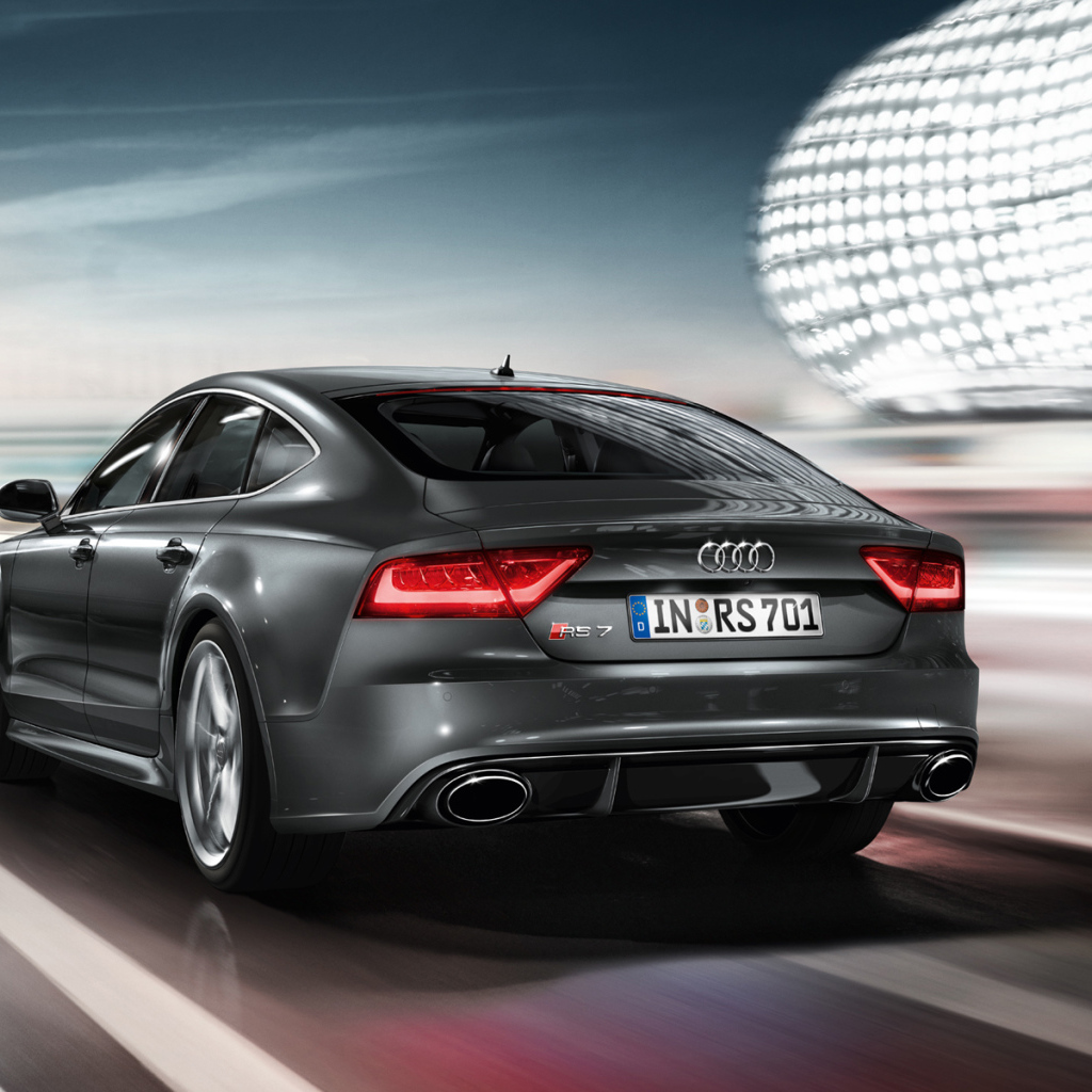 Новая машина Audi rs7