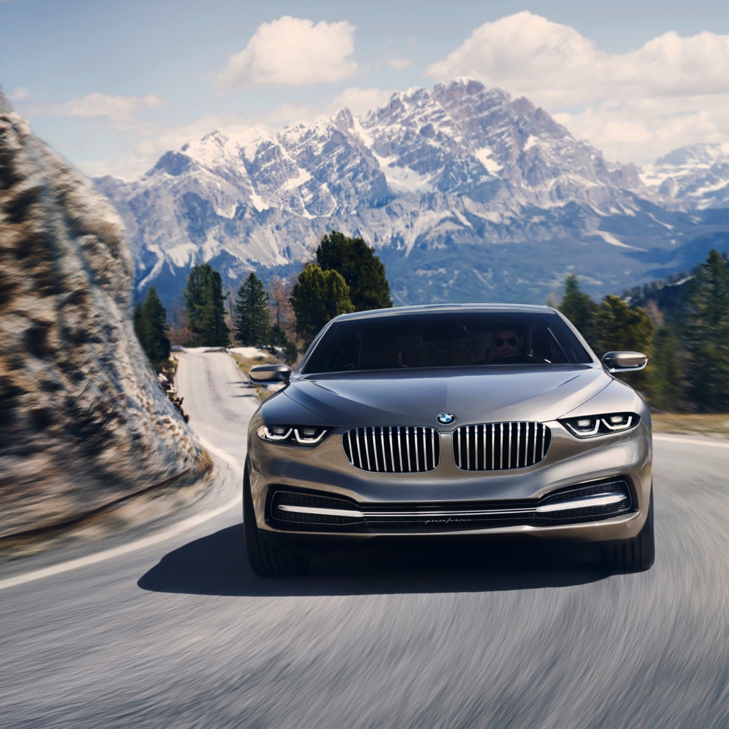 BMW на горной дороге