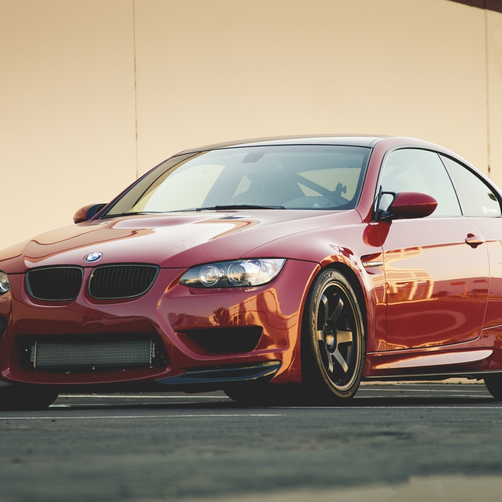 Красный BMW E-92