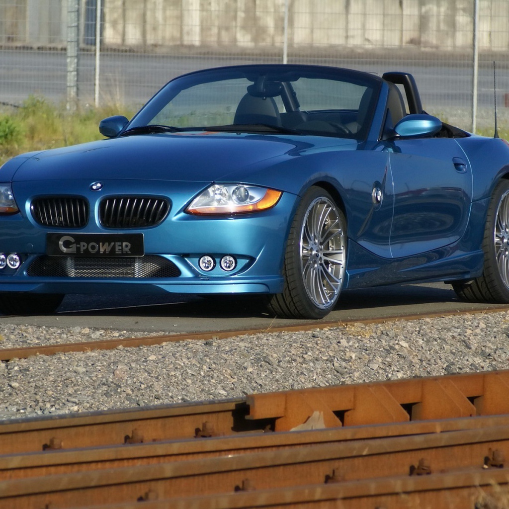 BMW у железной дороги