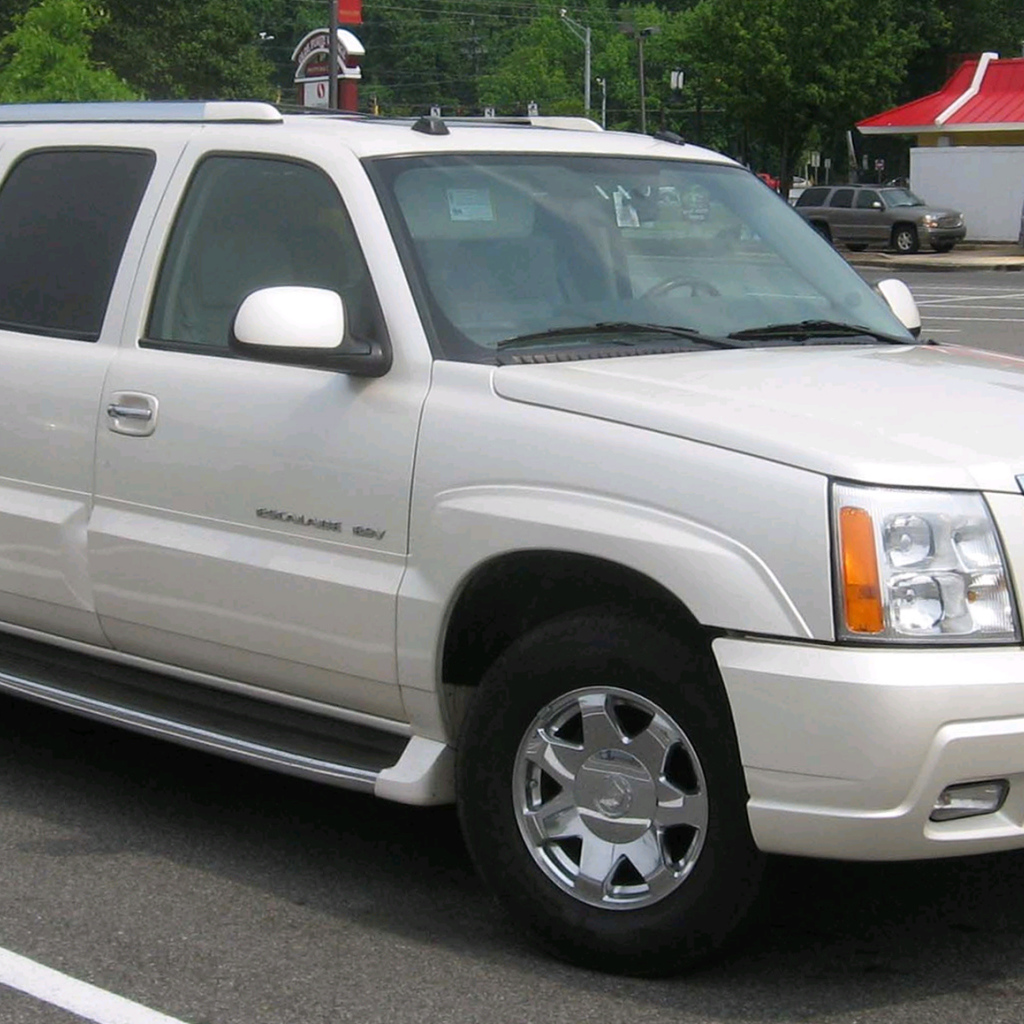 Белый Cadillac Escalade 2014