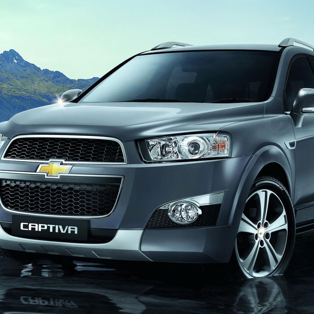 Красивый автомобиль Chevrolet Captiva 2014 года года в Москве