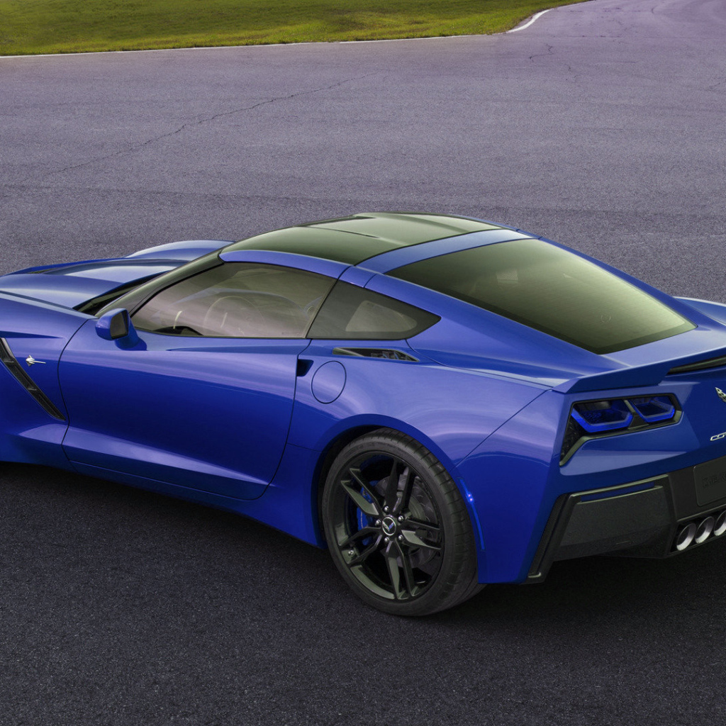 Красивый автомобиль Chevrolet Corvette 2014 года года года в Москве