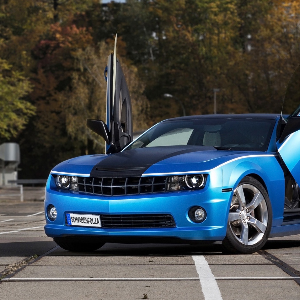 Синий Chevrolet Camaro SS