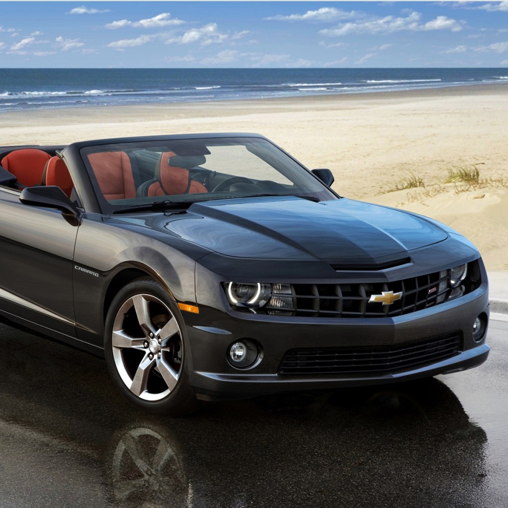 Черный корвет Chevrolet camaro