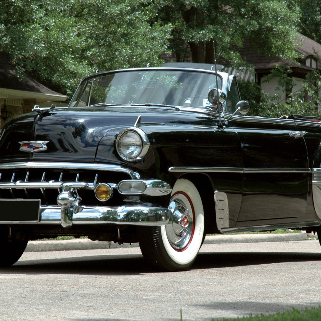 Черный старинный Шевроле