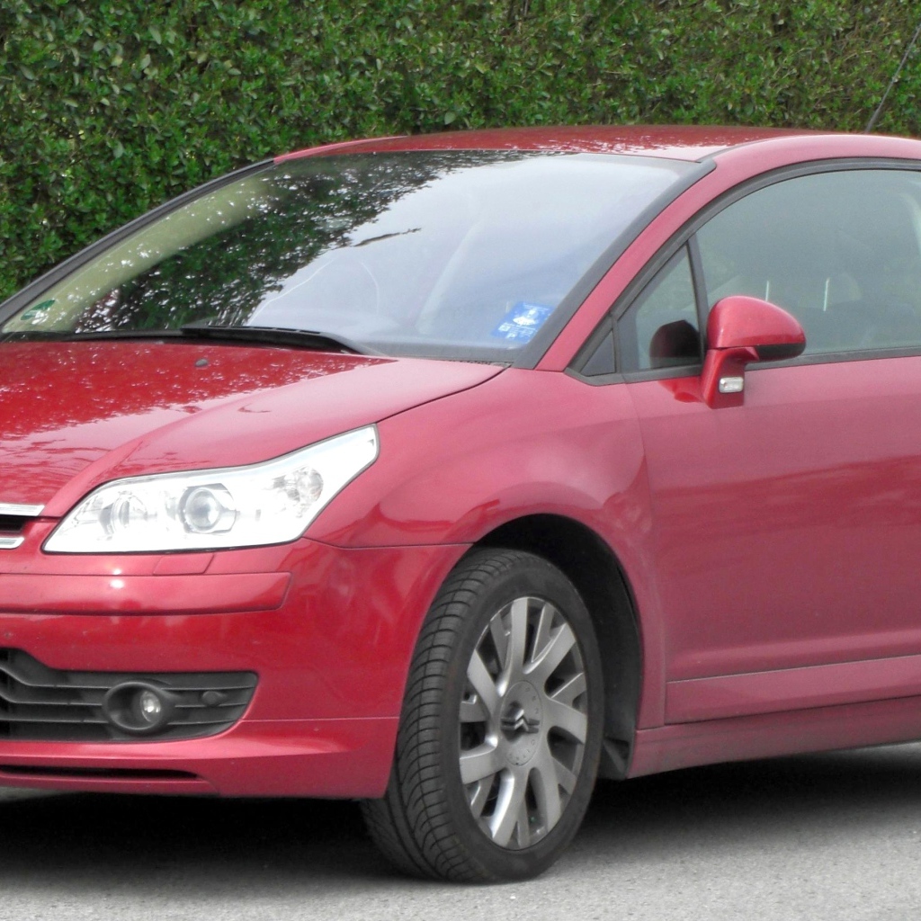 Новый красный Citroen C4