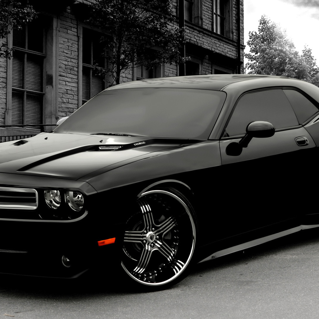 Черный Dodge Challenger