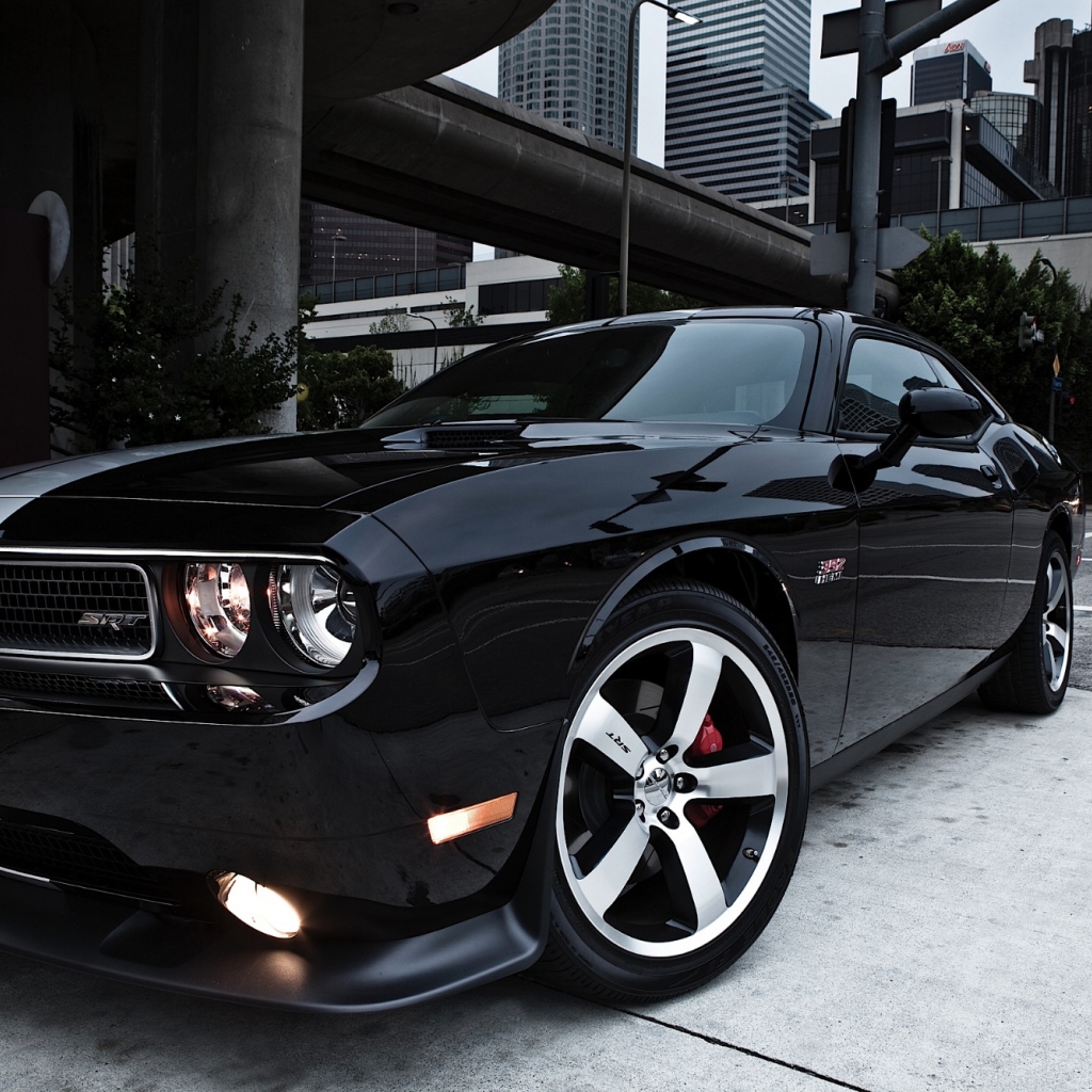 Dodge Challenger в городе