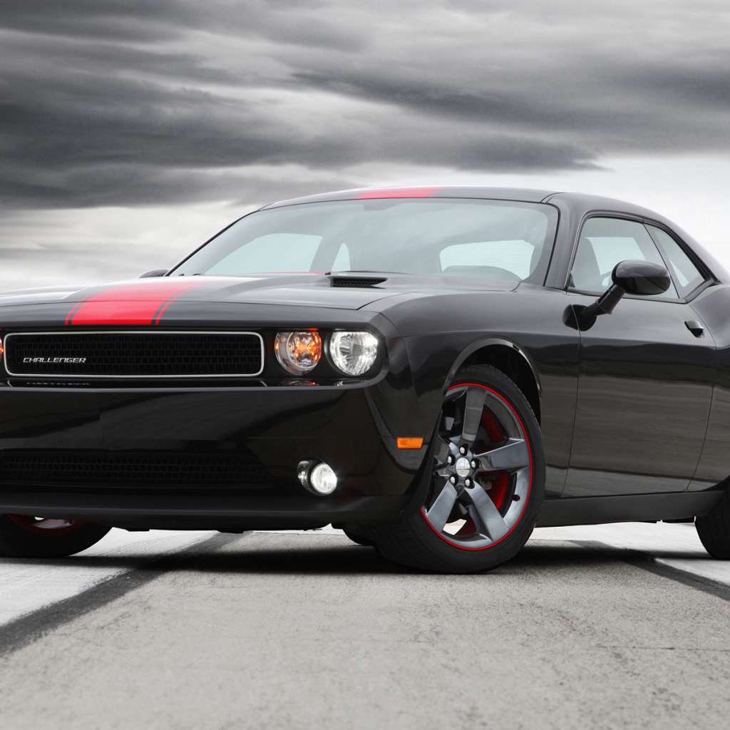Стремительный Dodge Challenger