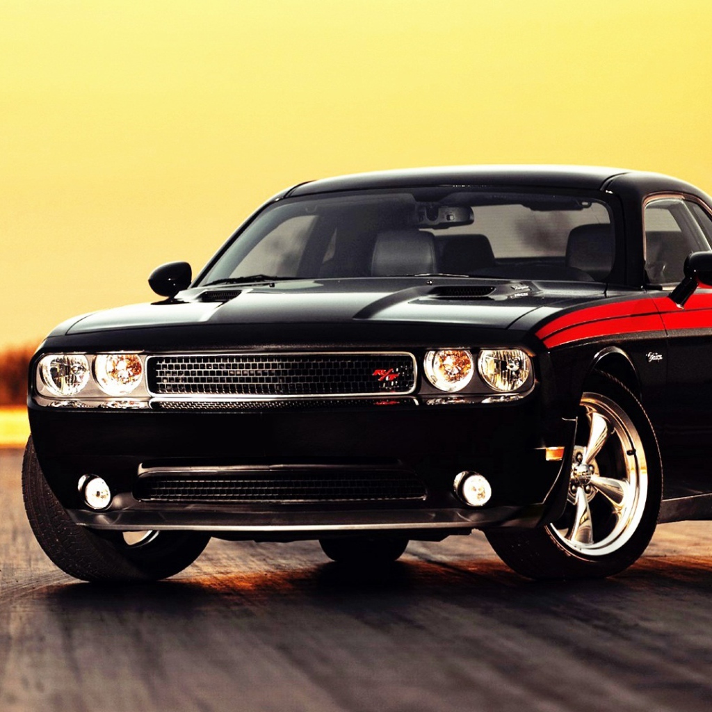Автомобиль Dodge challenger