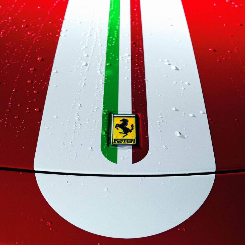 Капот Феррари