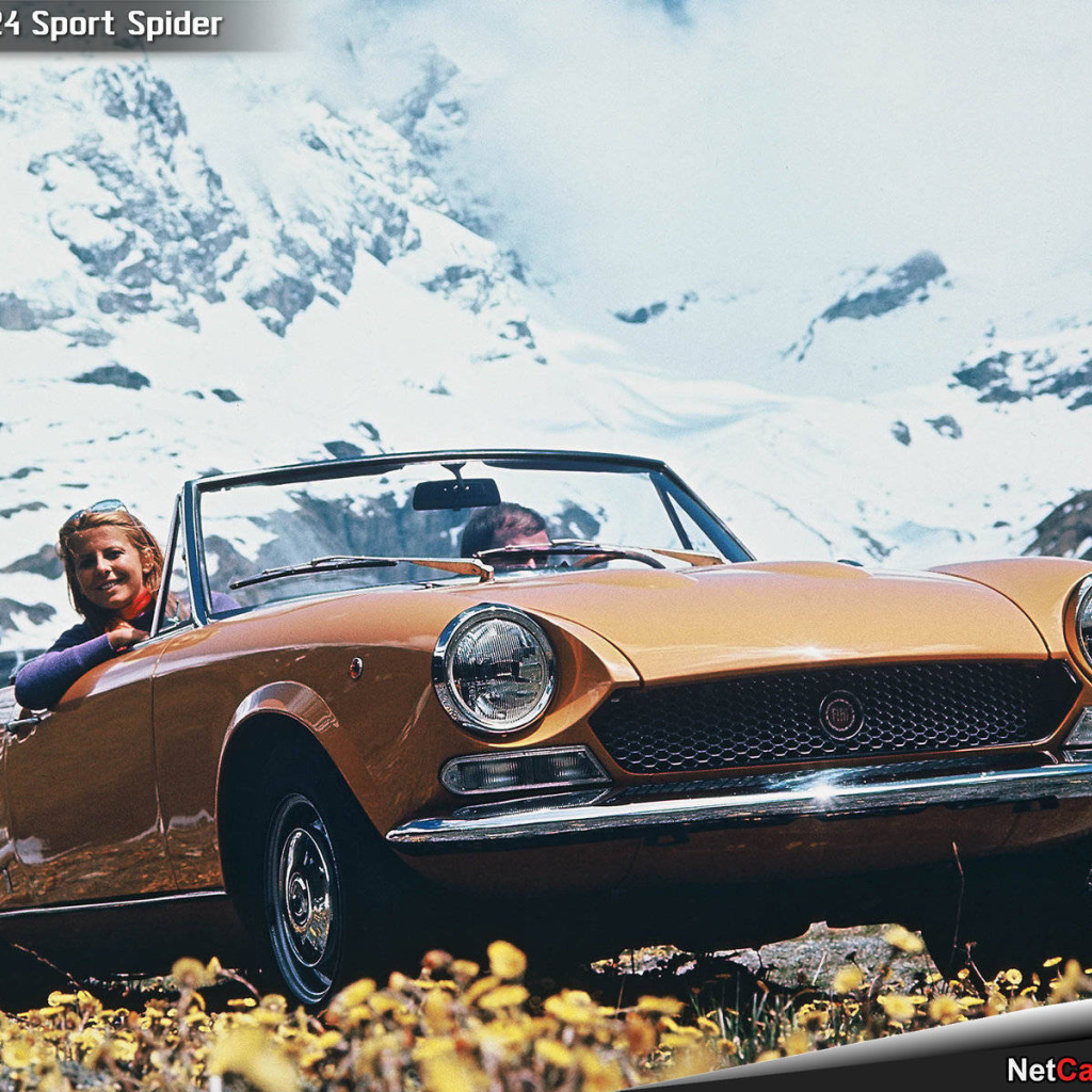 Красивый автомобиль Fiat 124