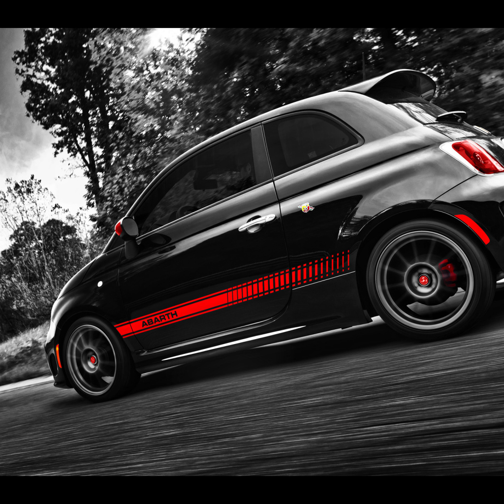 Красивый автомобиль Fiat 500 в Москве