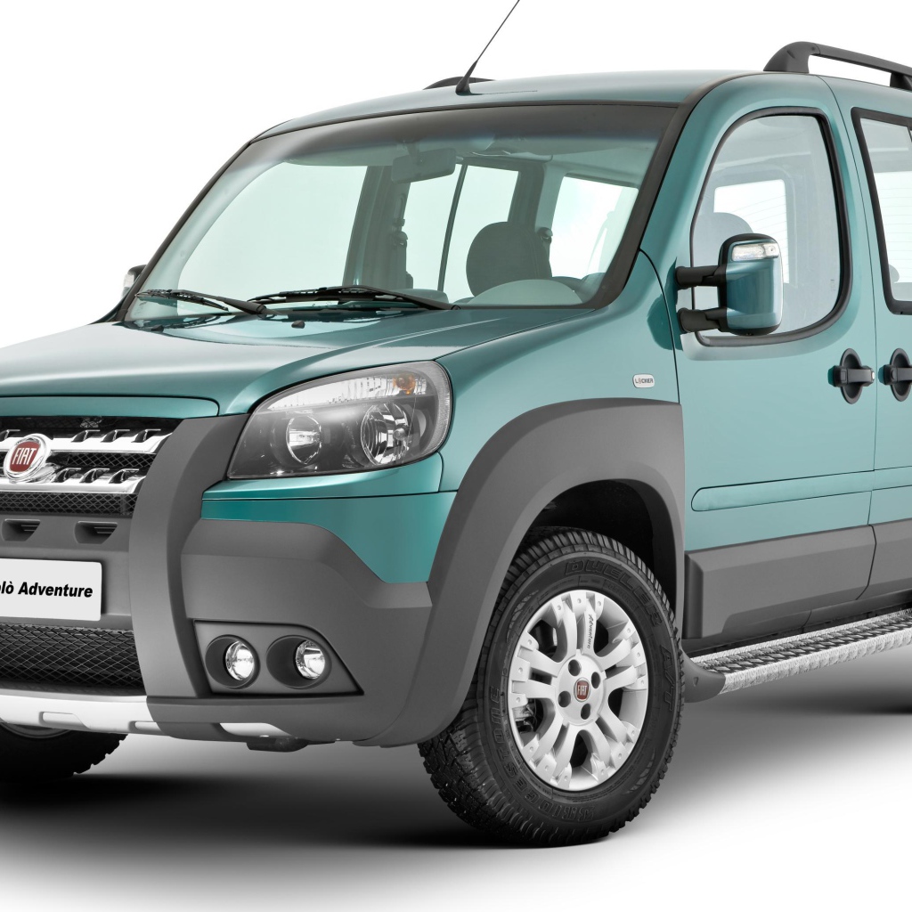 Красивый автомобиль Fiat Doblo