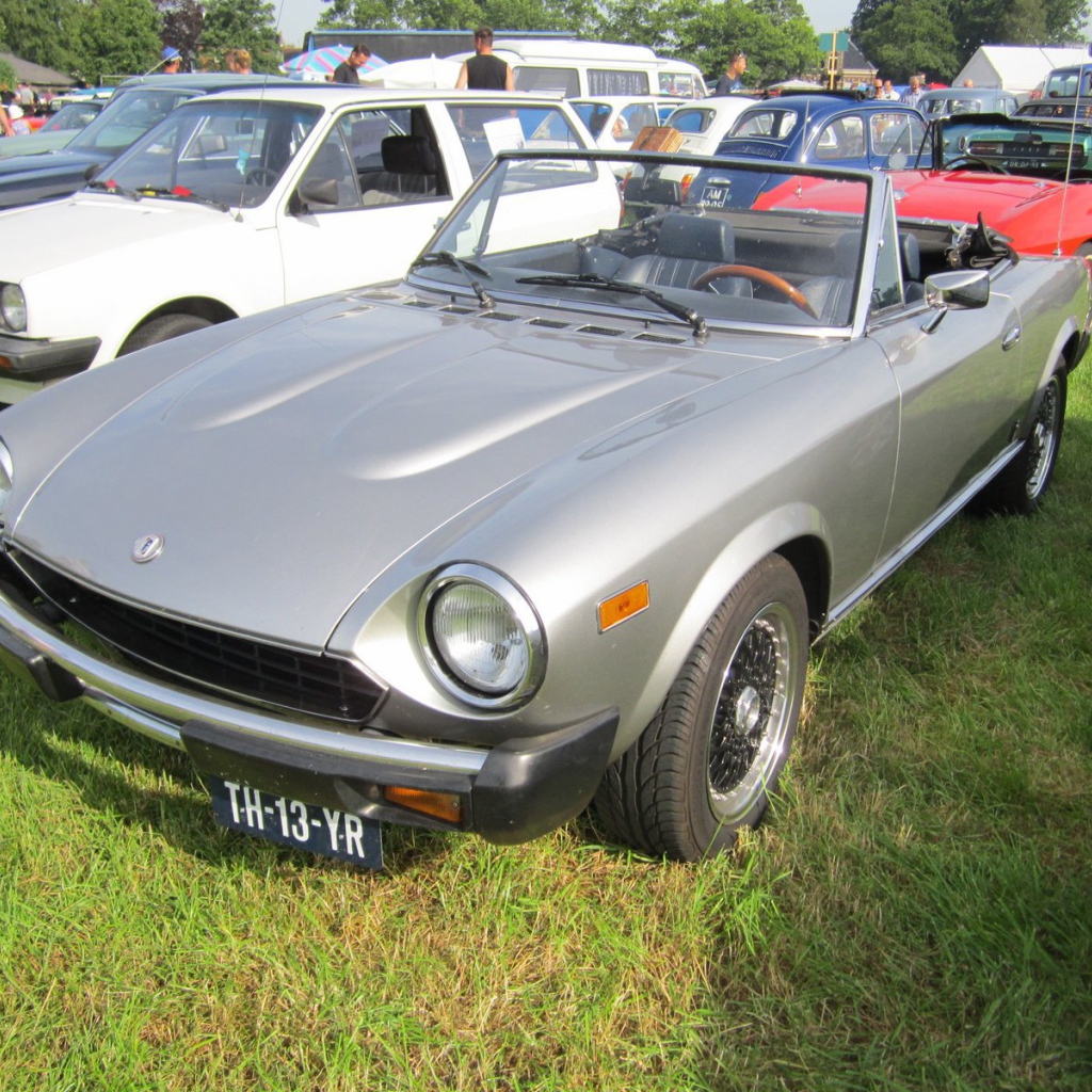 Автомобиль марки Fiat модели 124