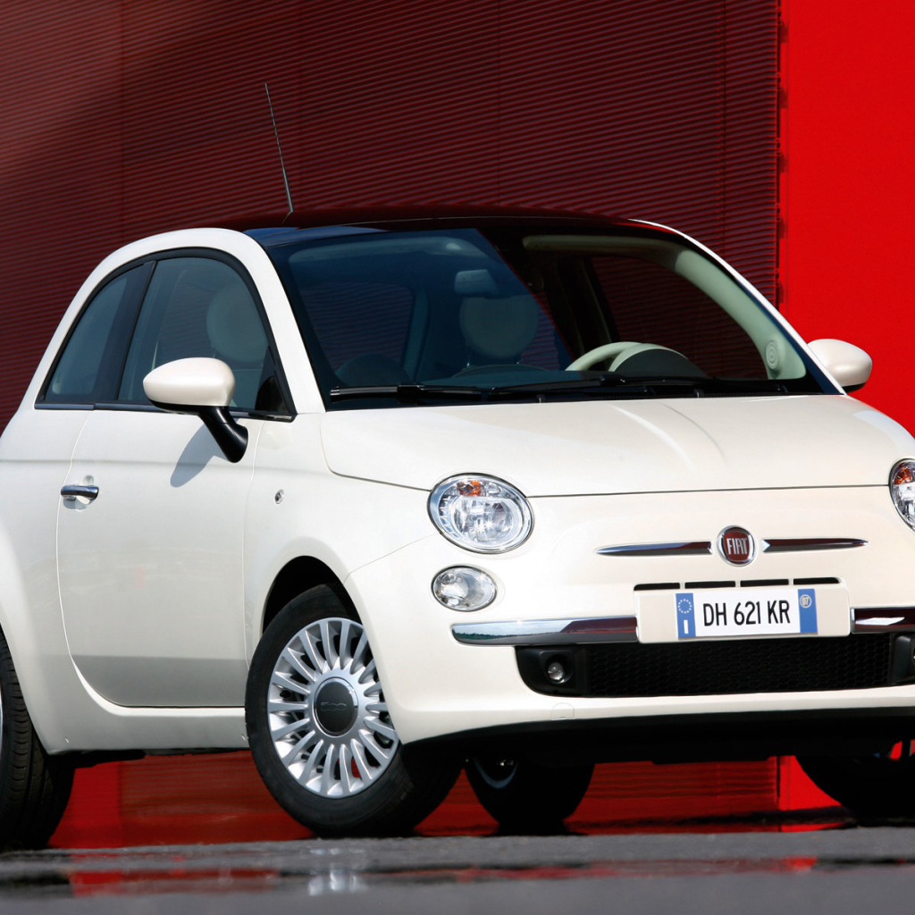 Автомобиль марки Fiat модели 500