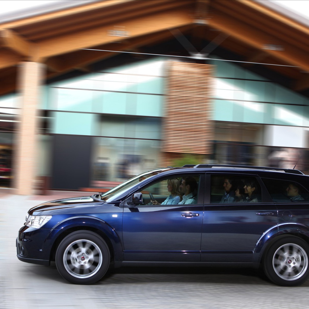 Автомобиль марки Fiat модели Freemont