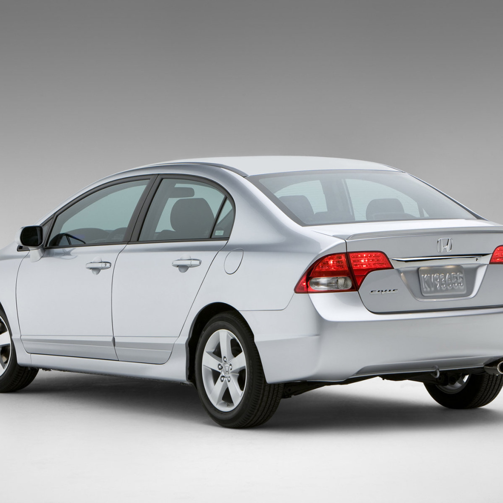 Красивый автомобиль Honda Civic 4D в Москве