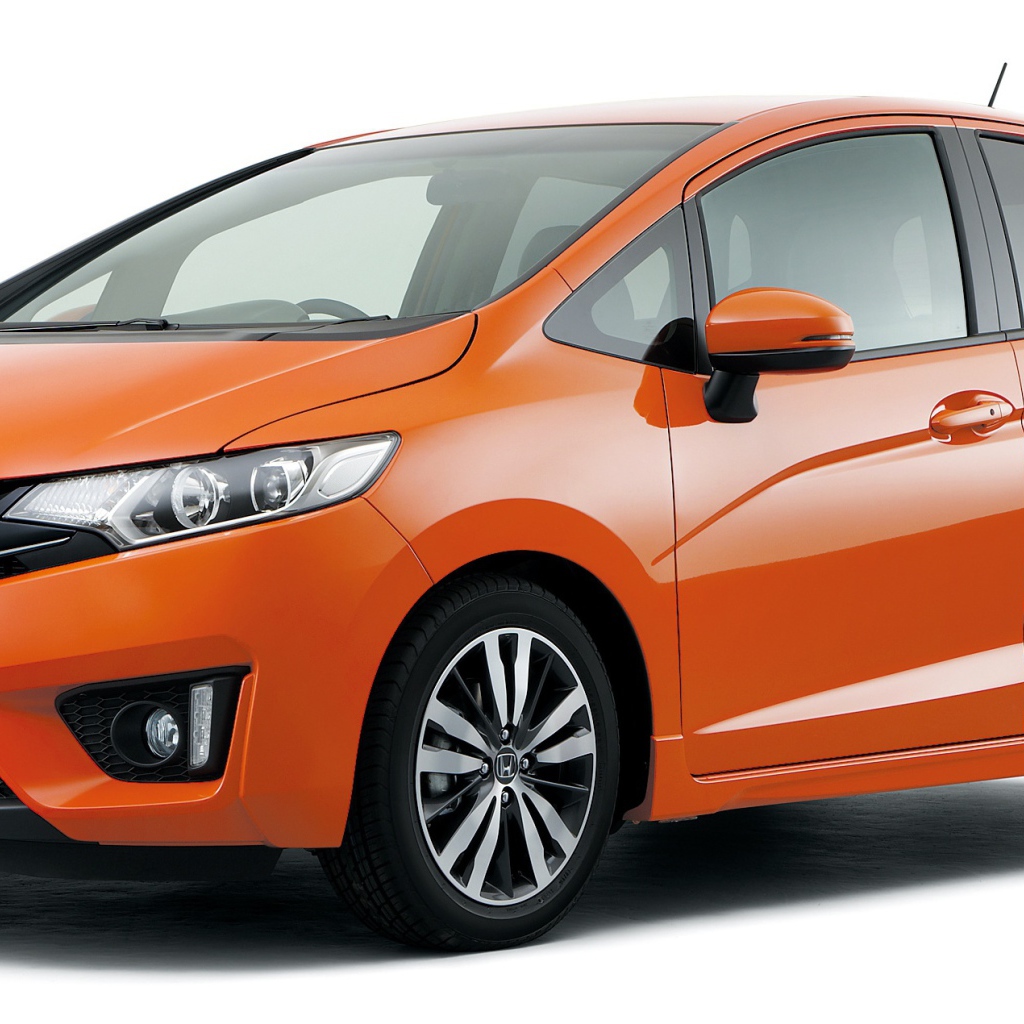 Красивый автомобиль Honda Fit 2014