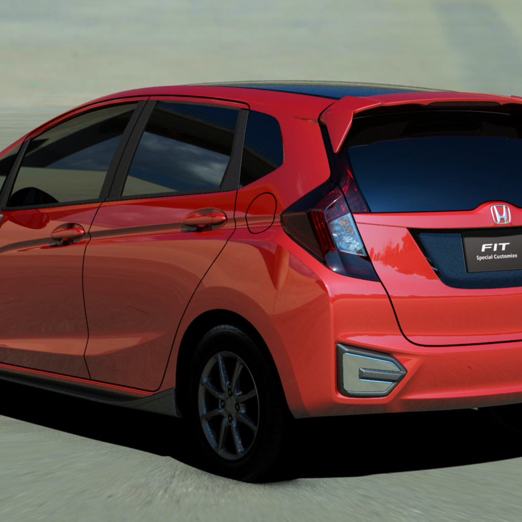 Красивый автомобиль Honda Fit 2014 года в Москве
