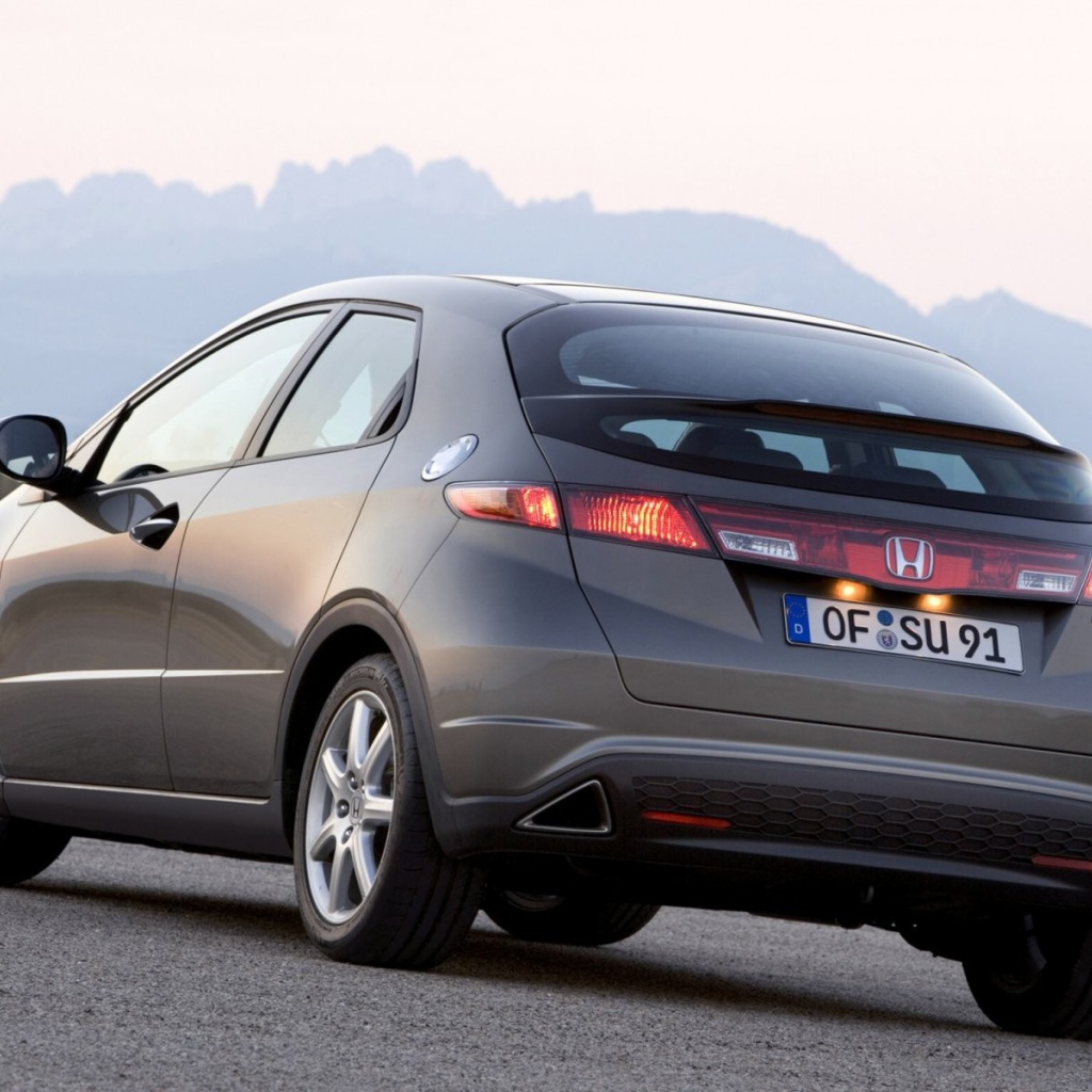 Автомобиль марки Honda модели Civic 5D