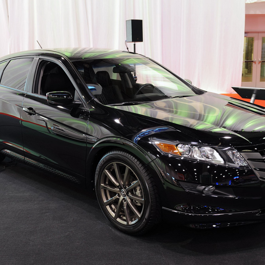 Автомобиль марки Honda модели Crosstour