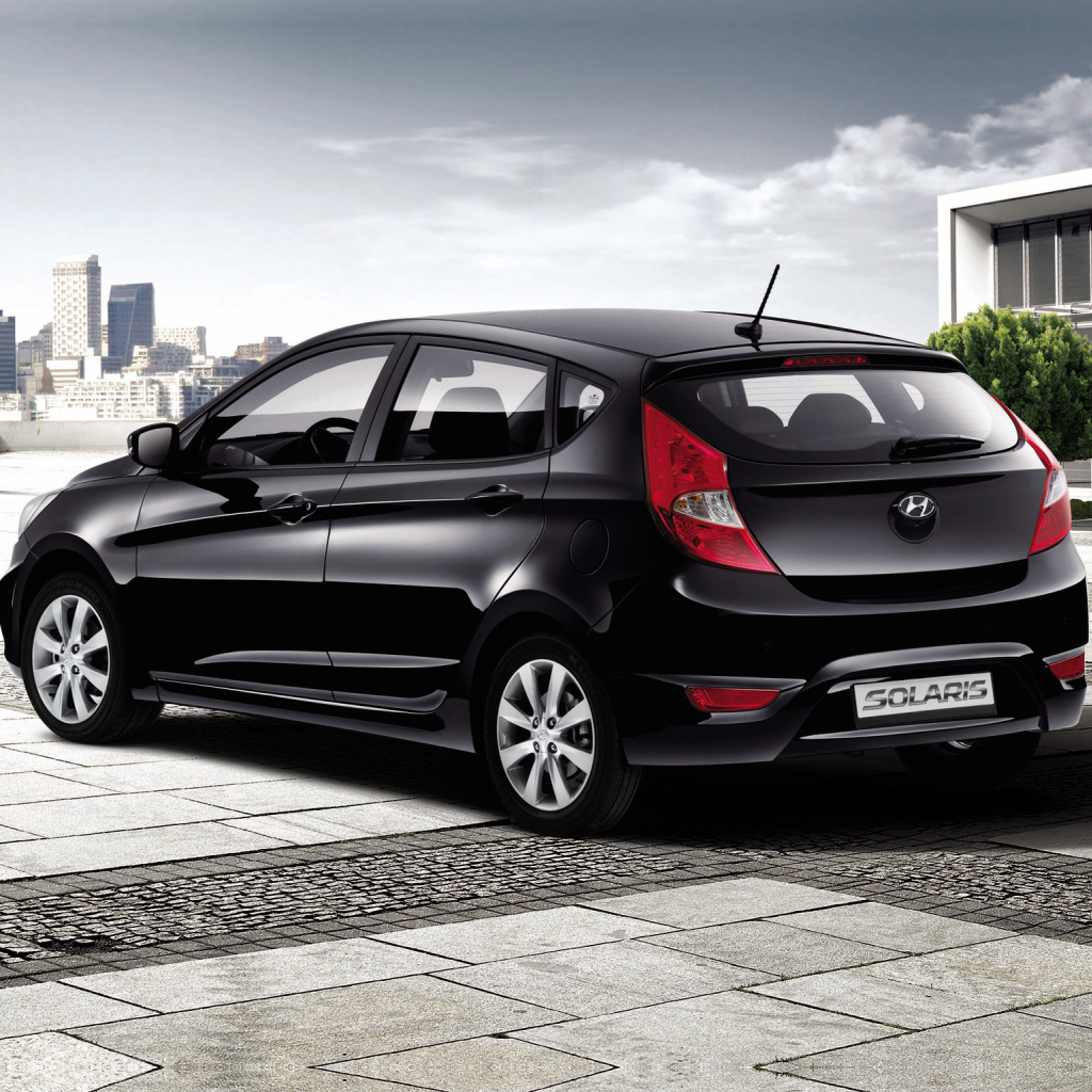 Красивый автомобиль Hyundai Solaris в Москве