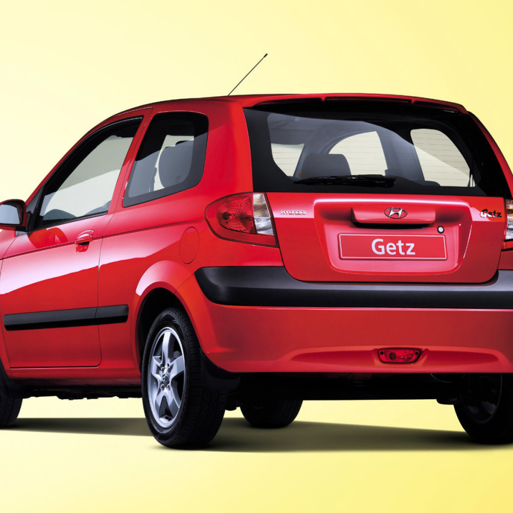  Автомобиль Hyundai Getz на дороге
