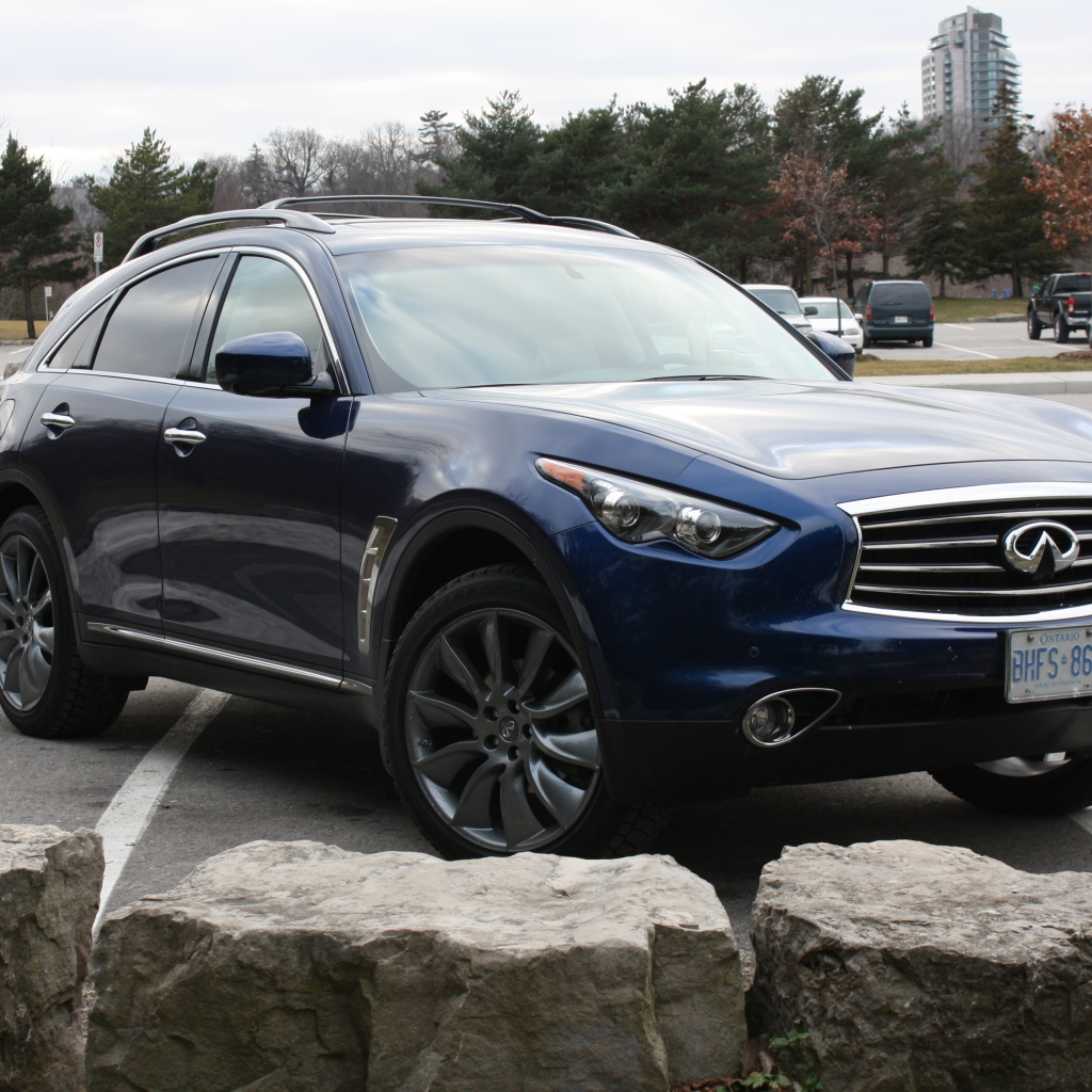 Синий Infiniti FX35