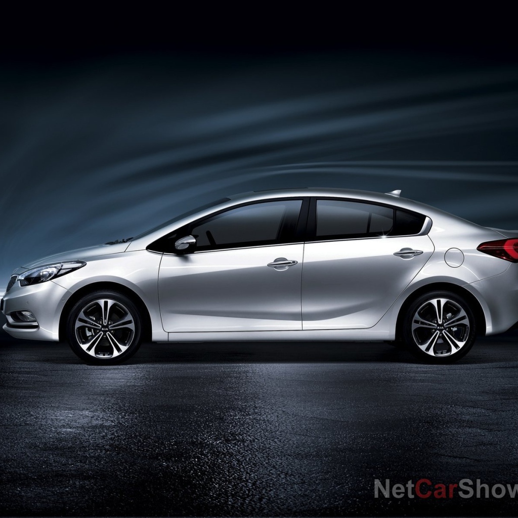 Красивый автомобиль Kia Cerato в Москве