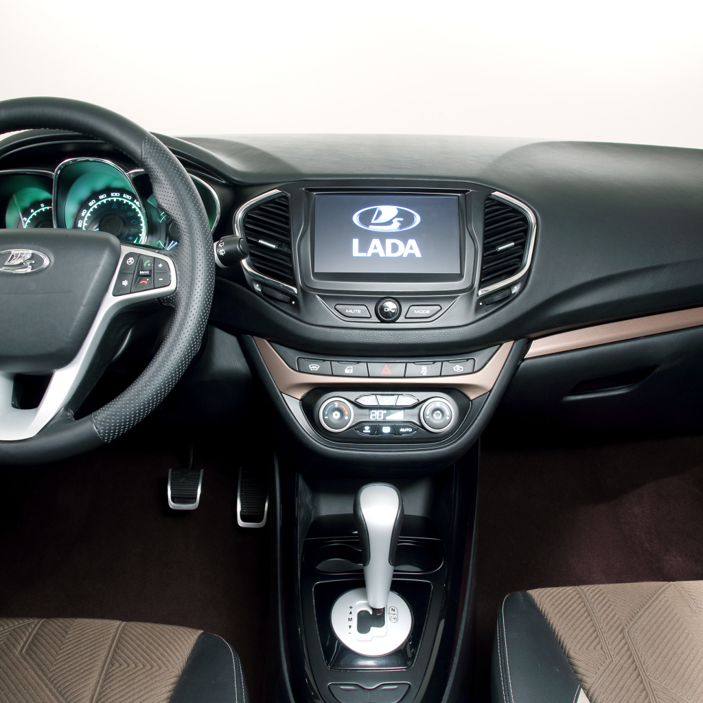 За рулем Лады Веста