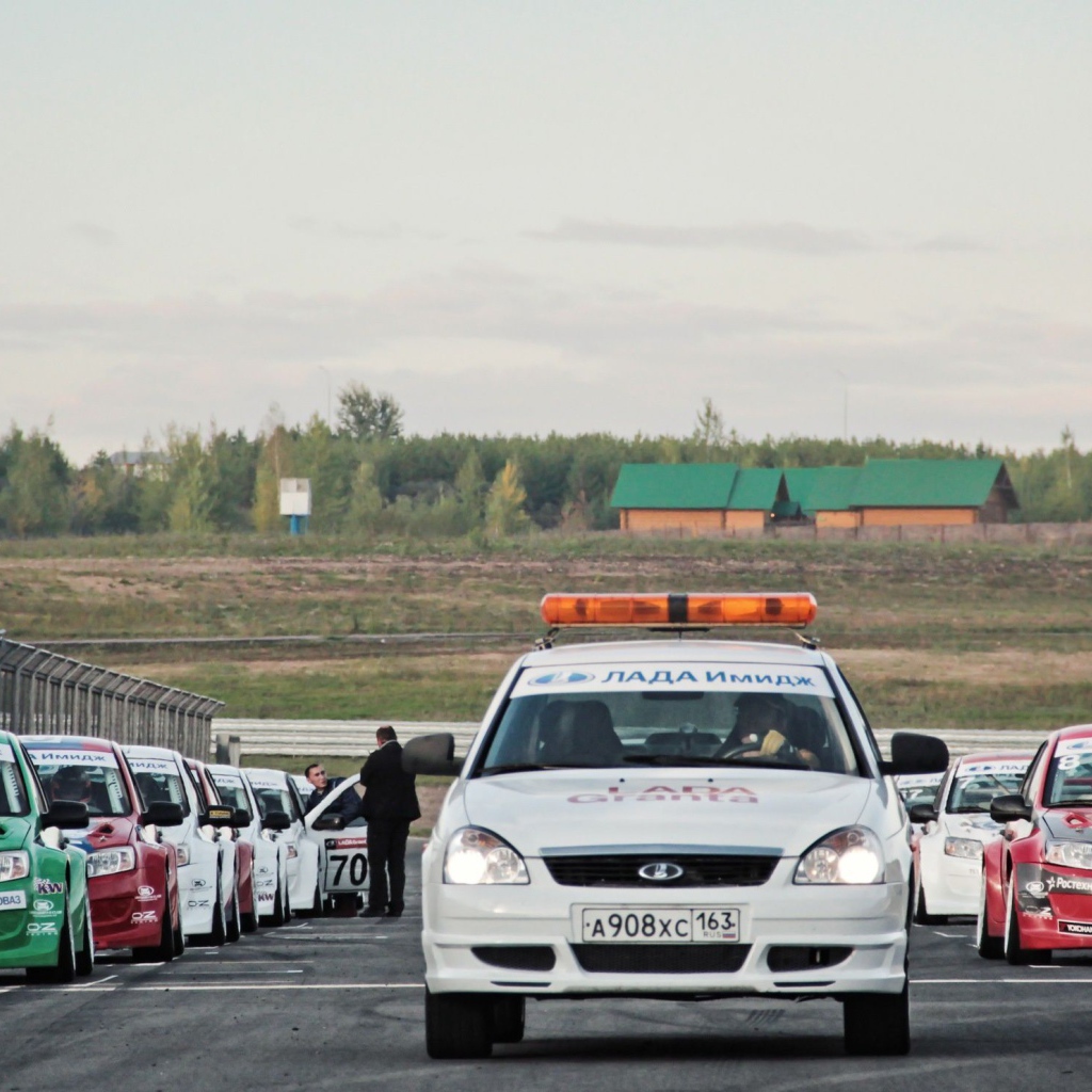 Гонки автомобилей Лада