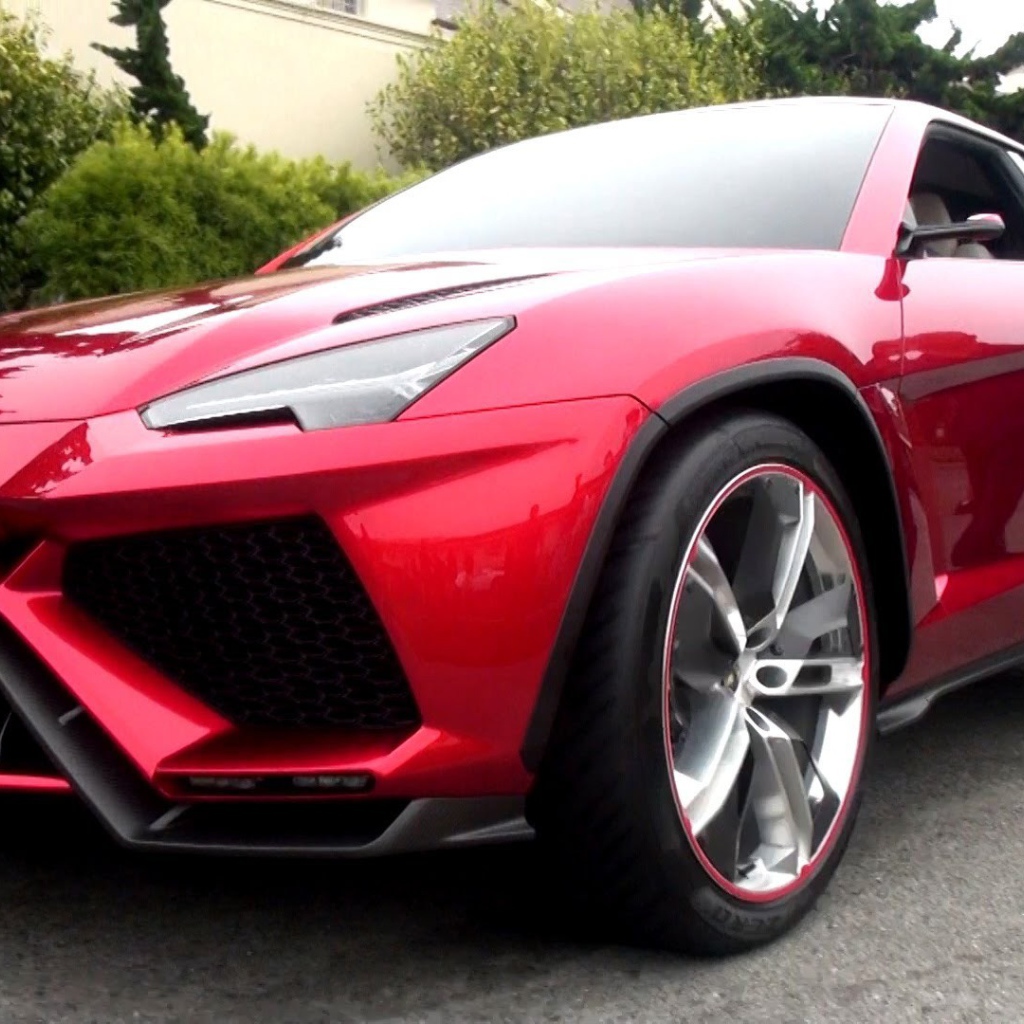 Красивый автомобиль Lamborghini Urus